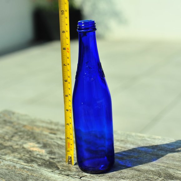 Exquisite Cobalt Blue Water Glass Bottle with Floral 3D Artwork - Picture 8 of 14